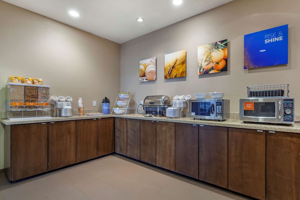 Comfort Inn & Suites Sidney I-80 32/49