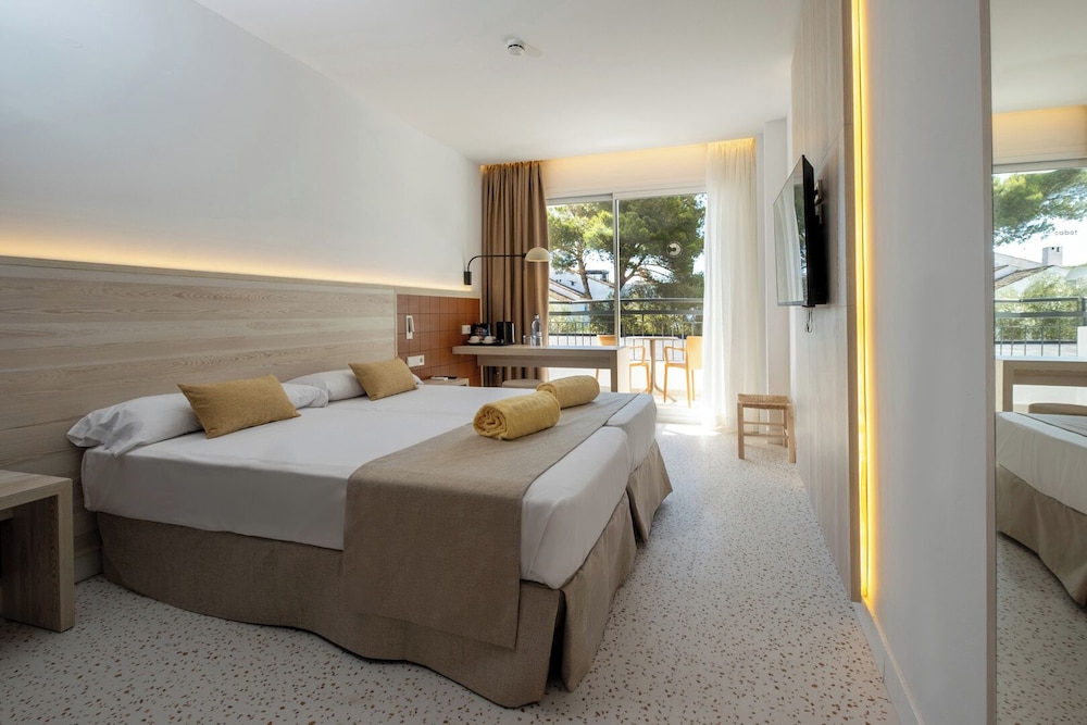 Room, Twin Beds, Sea View, Balcony, Cala Ferrera Hotel 5/10