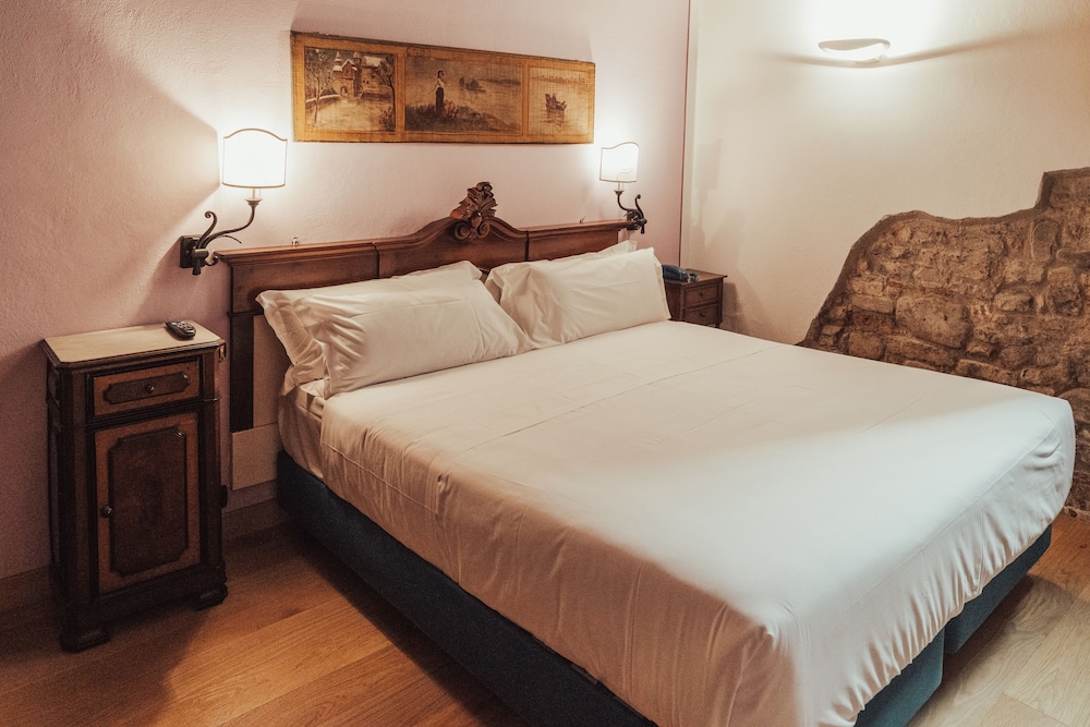 EXECUTIVE, DOUBLE OR TWIN BED