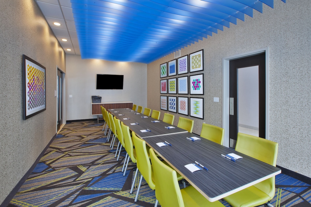 Holiday Inn Express Auburn Hills South 49/51