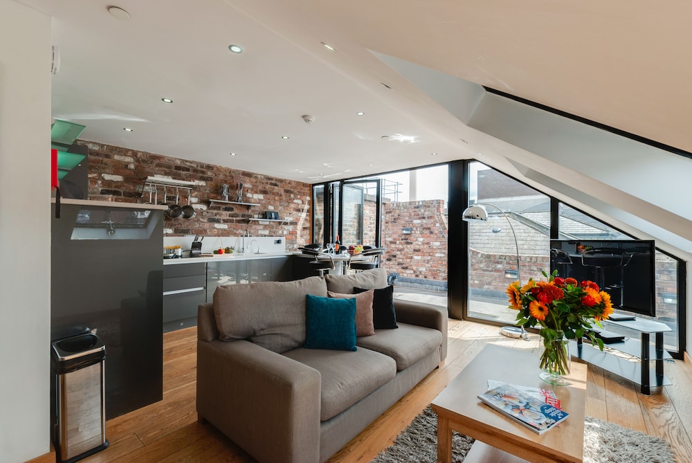 Base Serviced Apartments - Sir Thomas Street 38/57