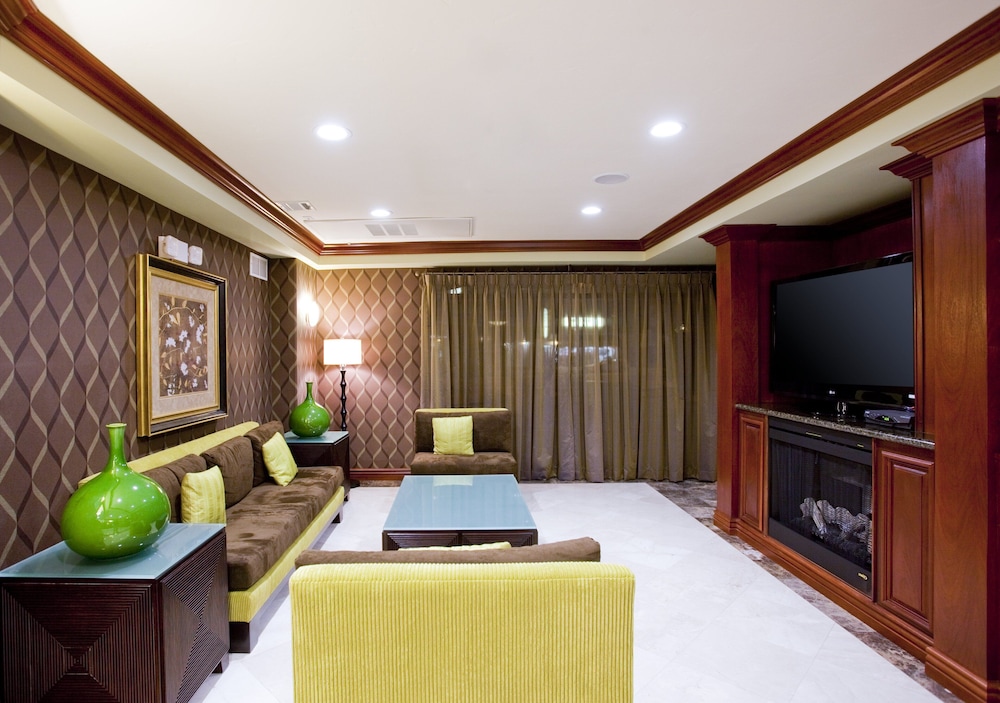 Holiday Inn Express Hotel And Suites Woodland Hills 36/52