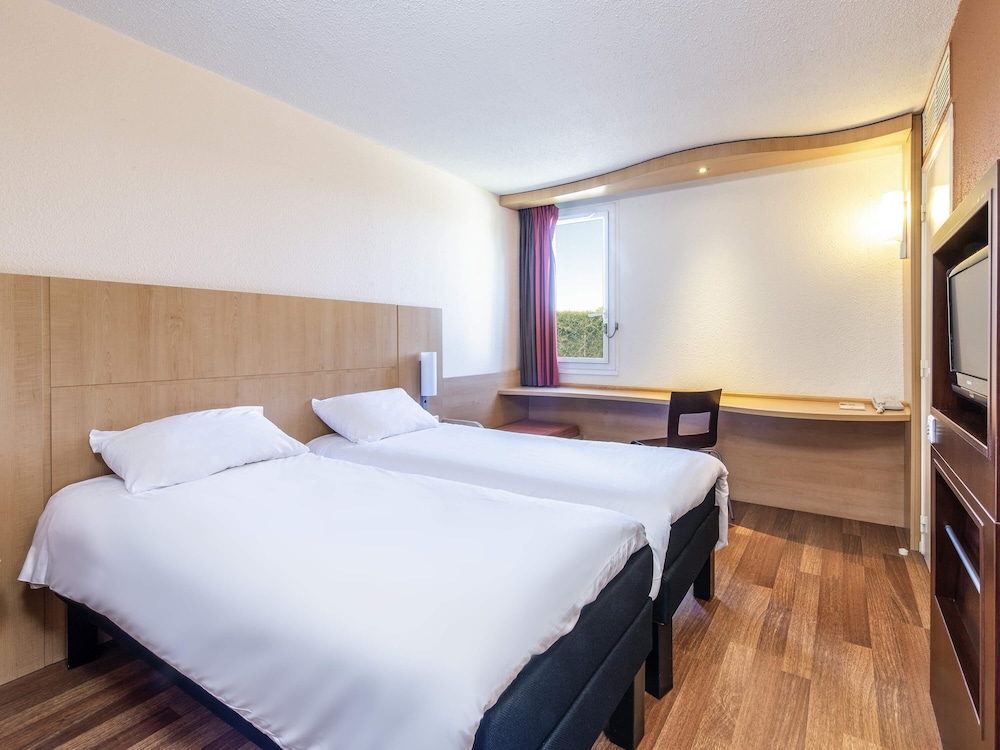 Ibis Issoire 13/57