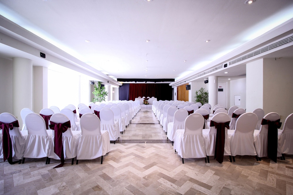 Aquamarina Beach Hotel Cancun 49/63
