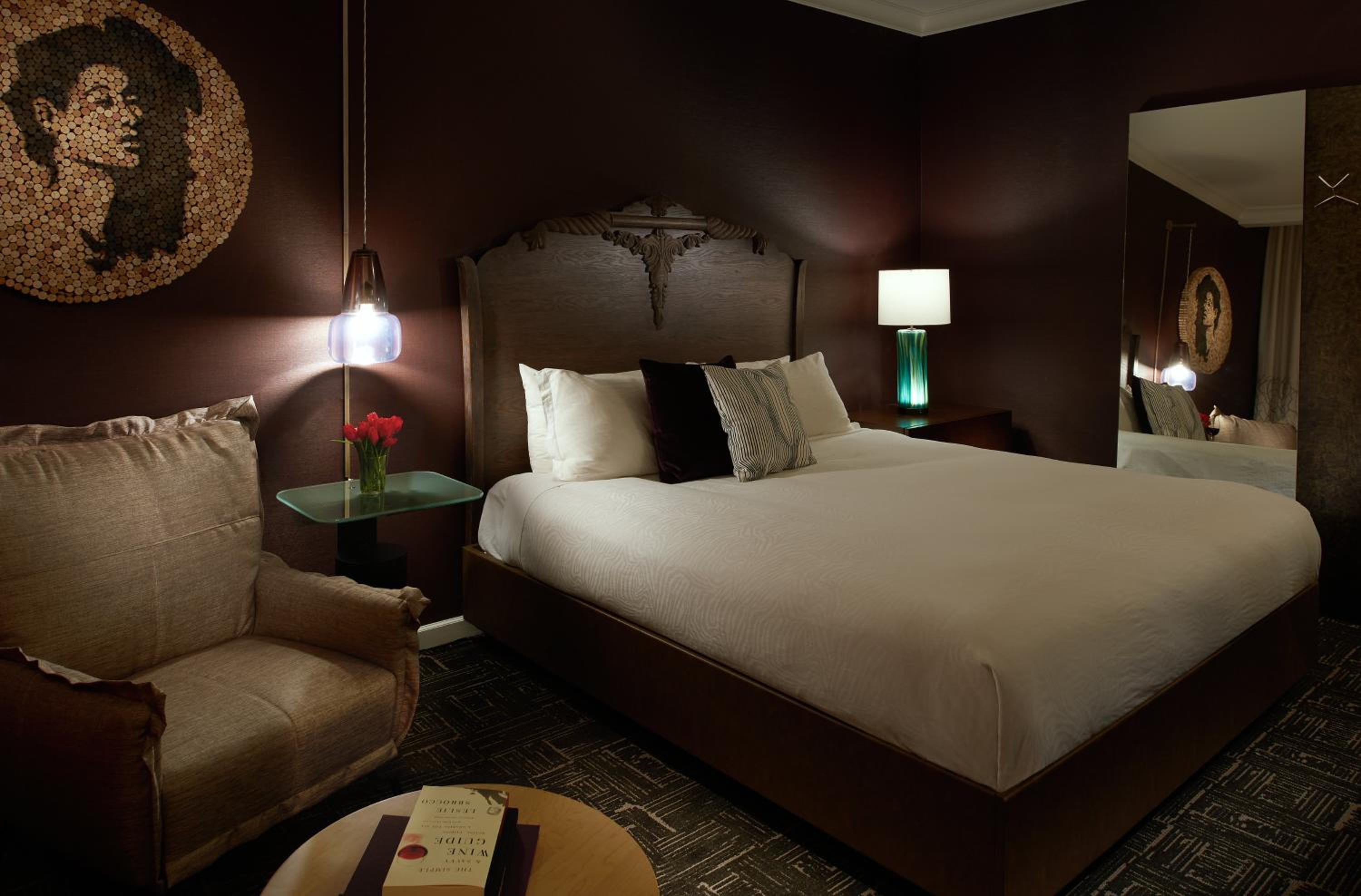Essential, Queen Bed