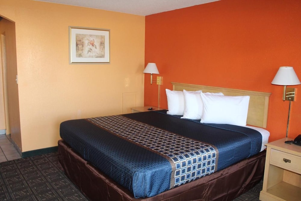 Hutchinson Inn 17/58