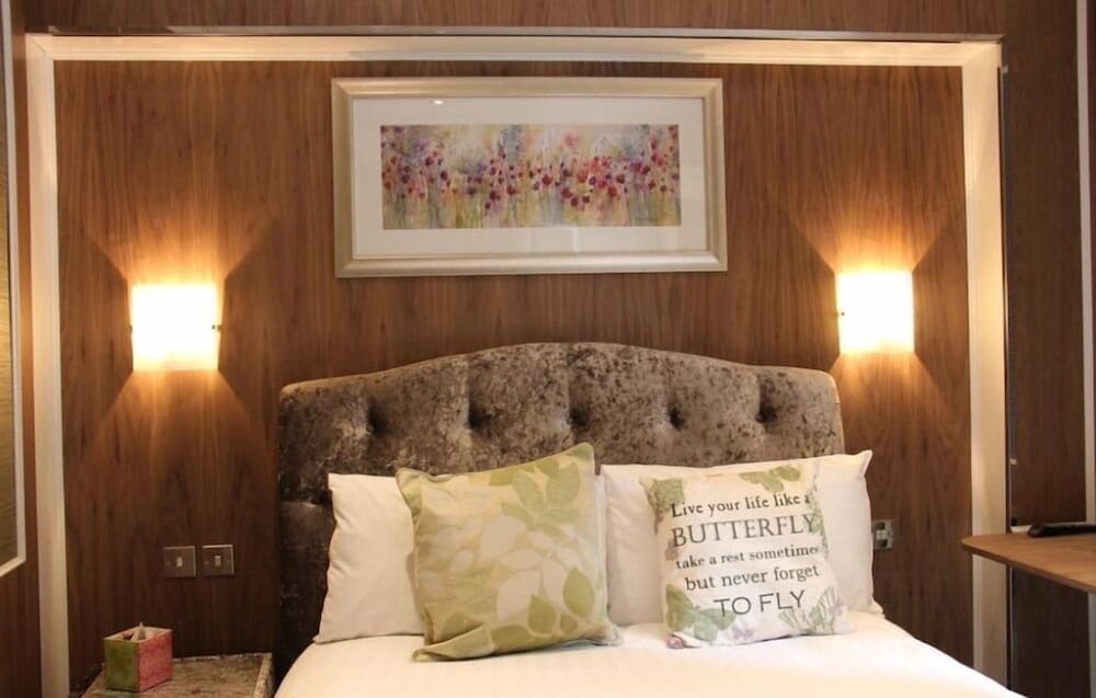 The Cheshire Hotel 29/42