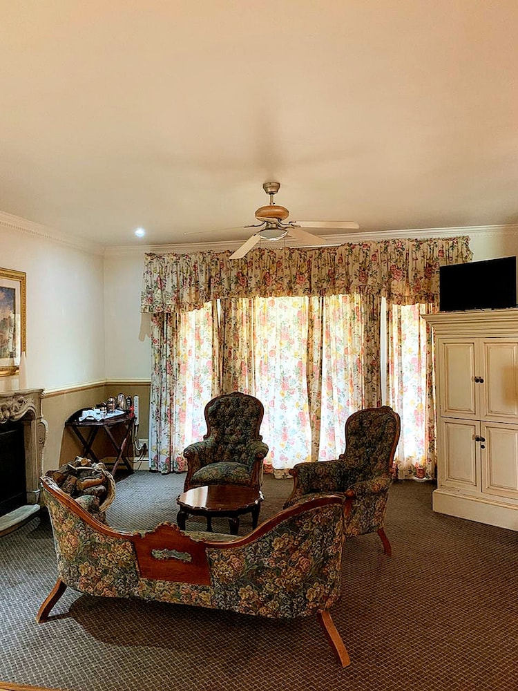 Sherwood's Country House 31/50