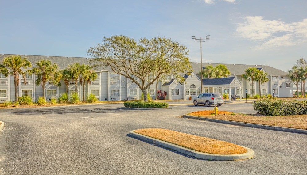 Microtel Inn & Suites by Wyndham Gulf Shores 50/64