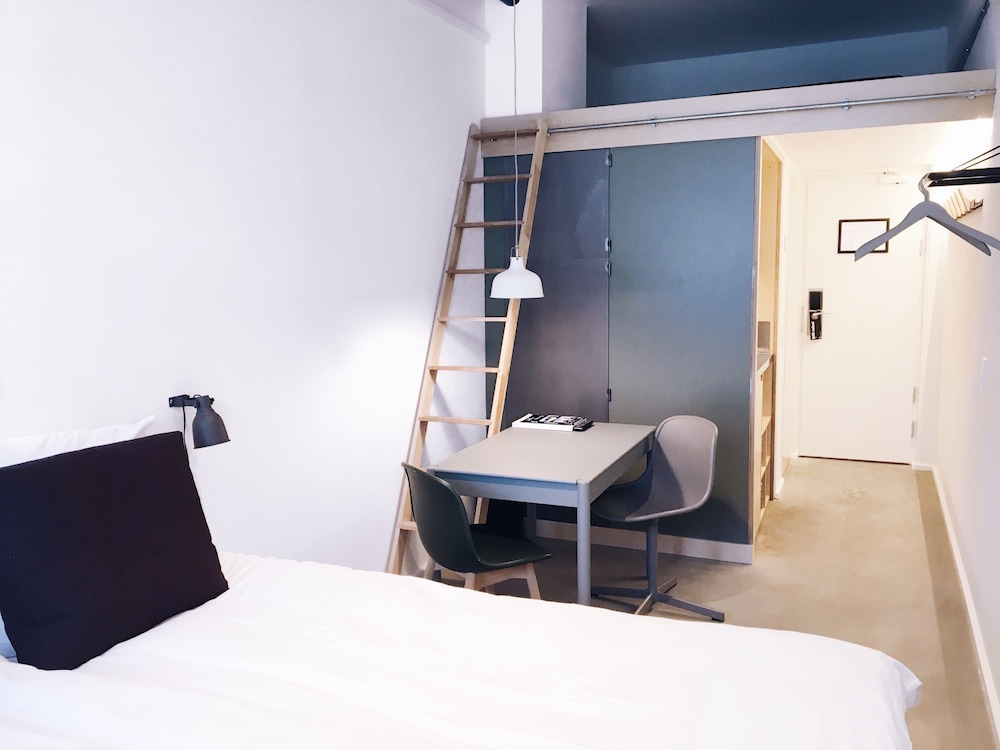 CPH STUDIO HOTEL 67/82