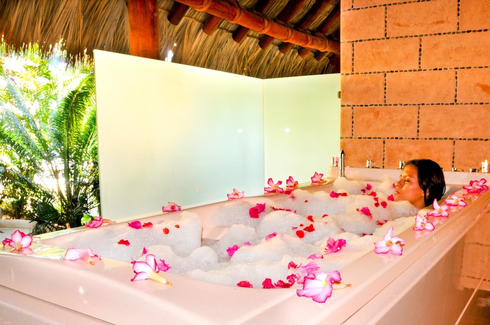 Pacifica Resort Ixtapa 30/72