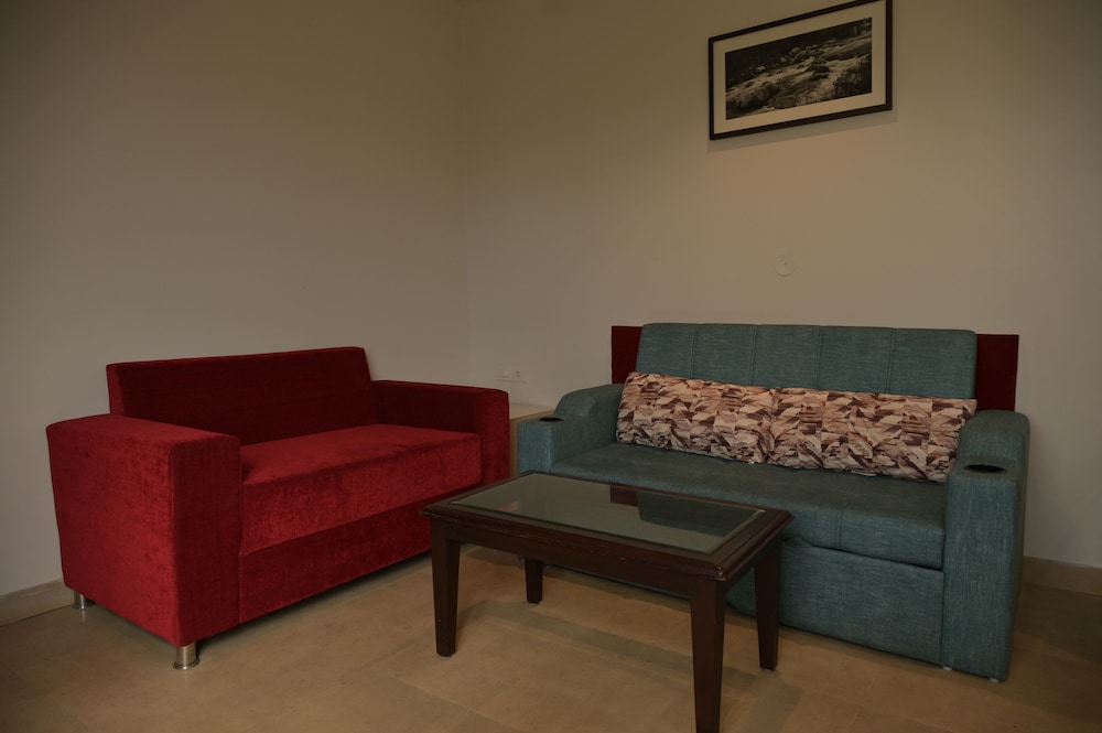 Hotel River Retreat 12/28