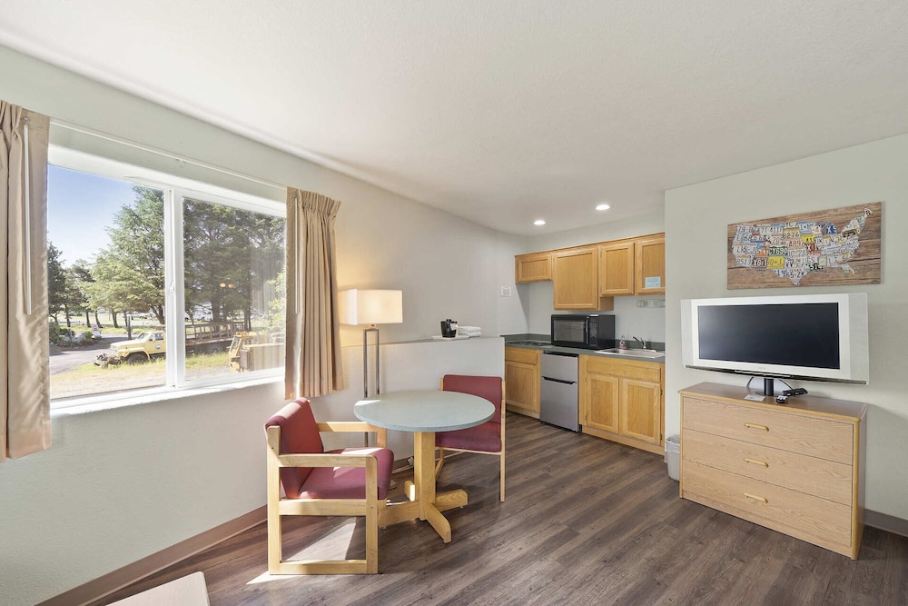 Econo Lodge 36/59