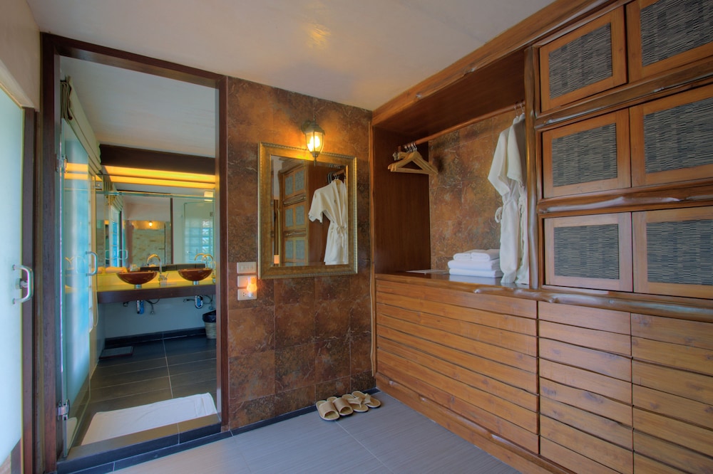 PARAMA KOH CHANG 76/77