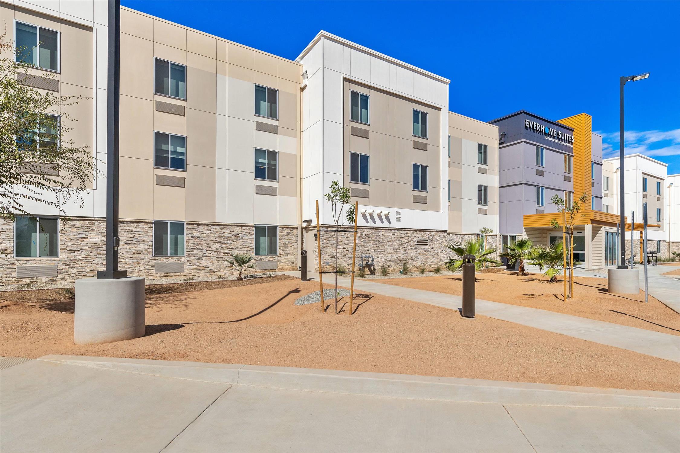 Everhome Suites Corona 9/9
