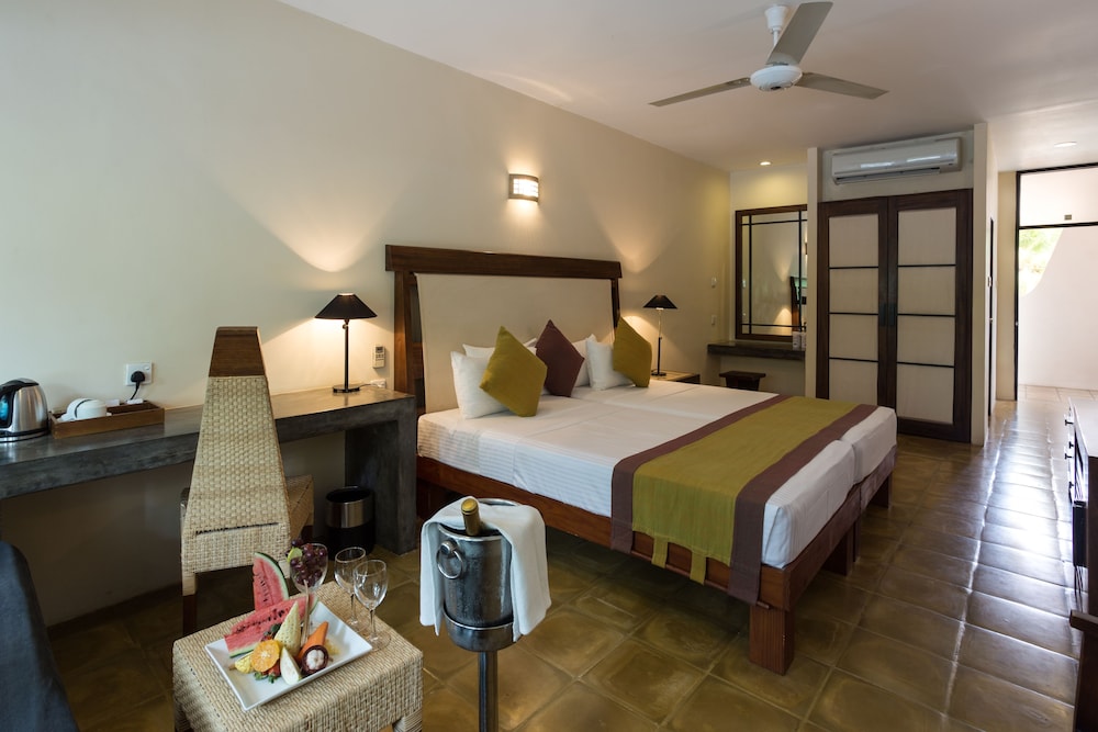 Nilaveli Beach Hotel 9/50