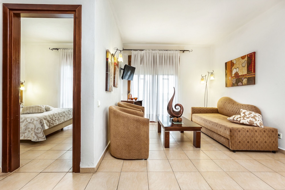 Nereides Hotel 34/49