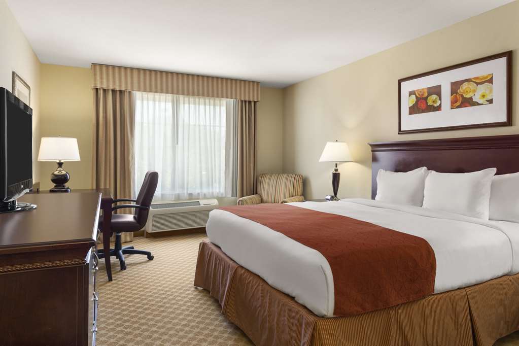 SUITE, KING BED