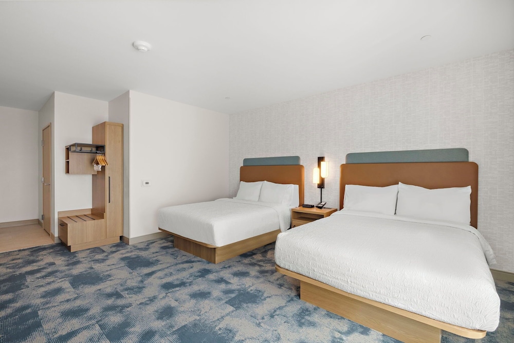Hampton Inn by Hilton Ontario Airport 15/36