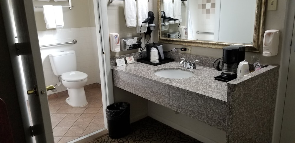 Days Inn & Suites by Wyndham Trinidad 37/41
