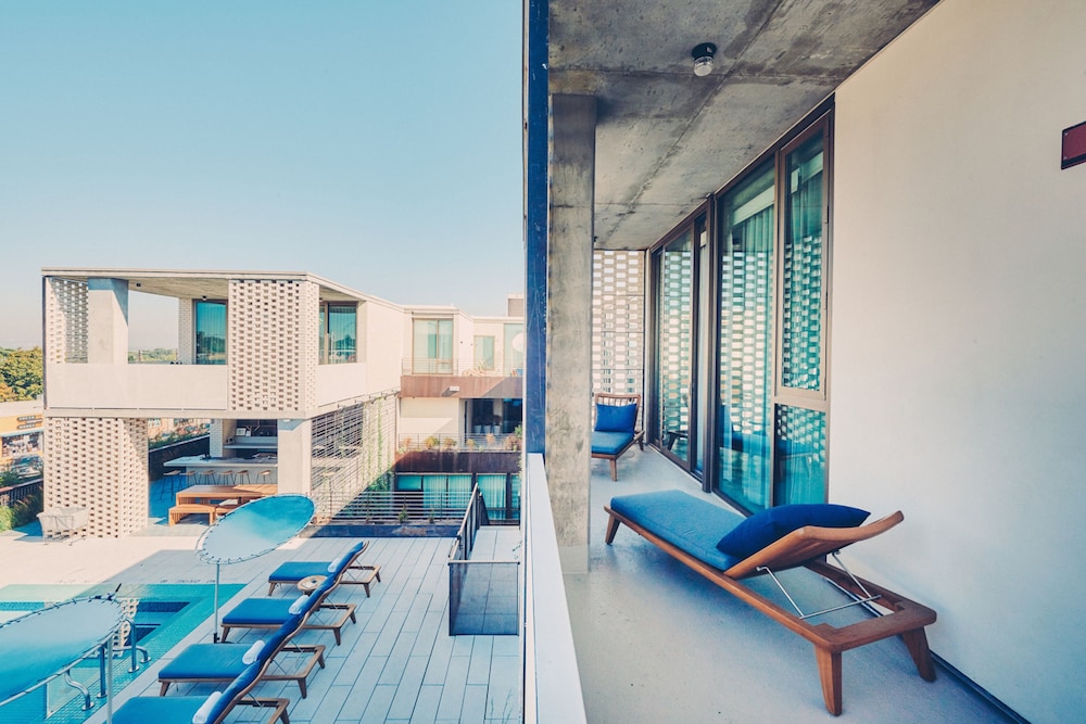 South Congress Hotel 40/46