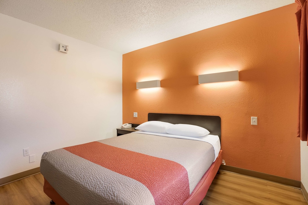 Motel6 Orlando, FL - International Dr 17/39