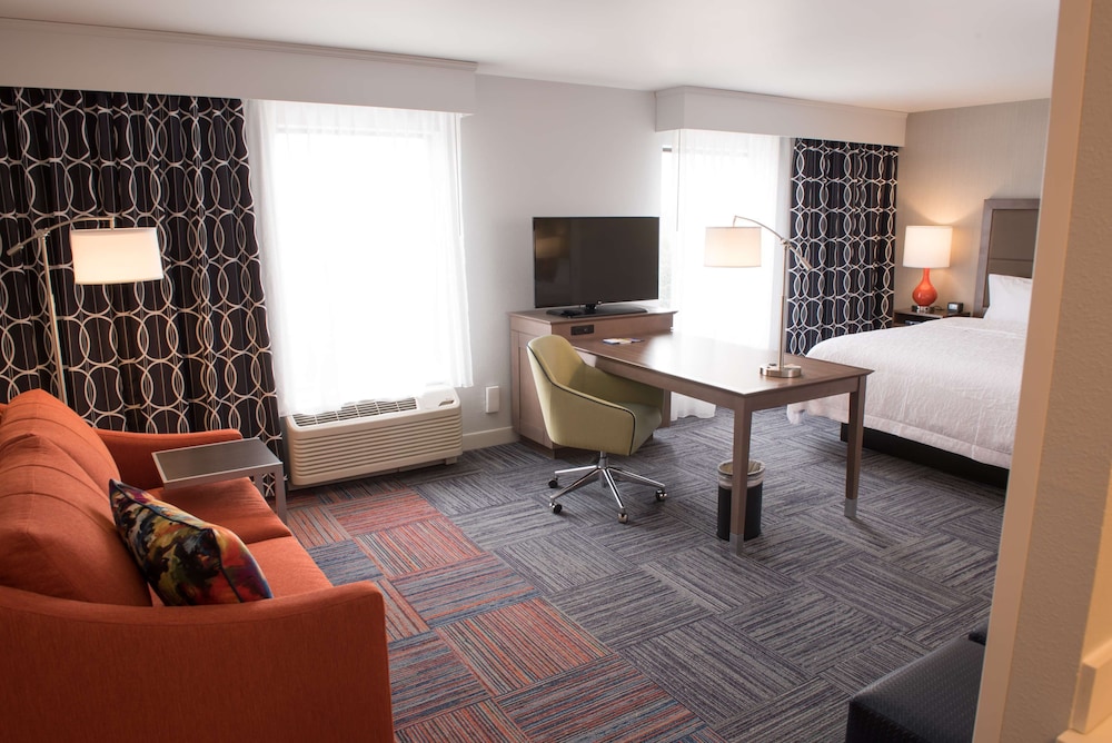 Hampton Inn & Suites Bay City, MI 40/51