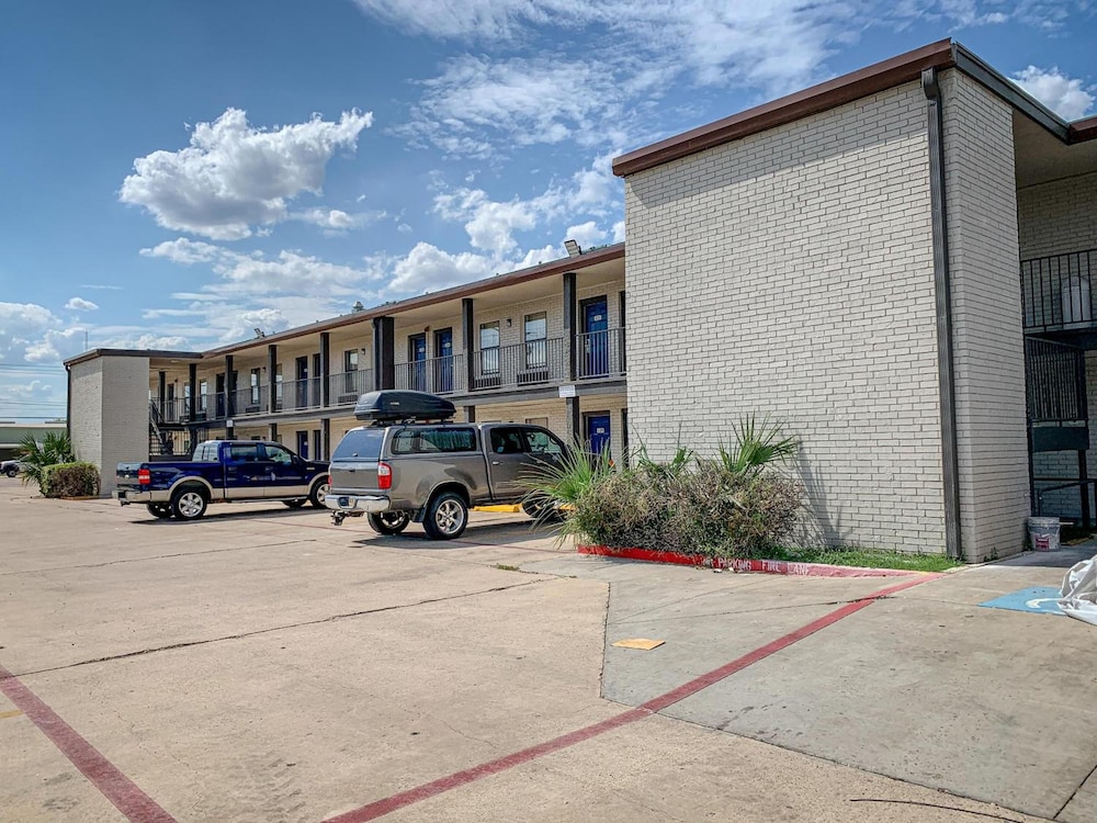 Studio6 Laredo, TX - North I 35 37/47