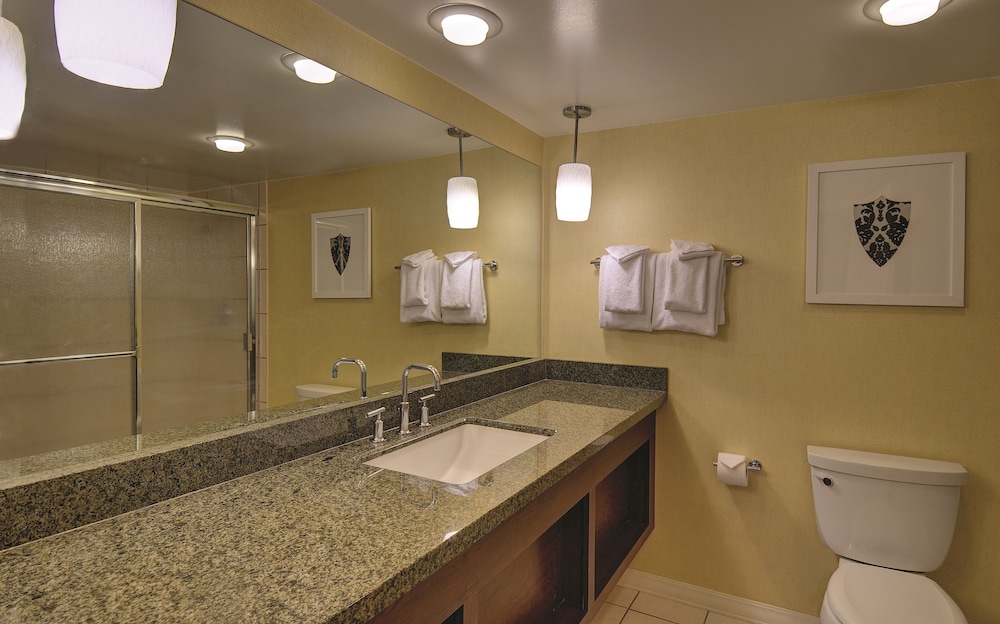 Renovated, Stay Well, King Bed, Resort Tower, Excalibur Hotel and Casino 2/2