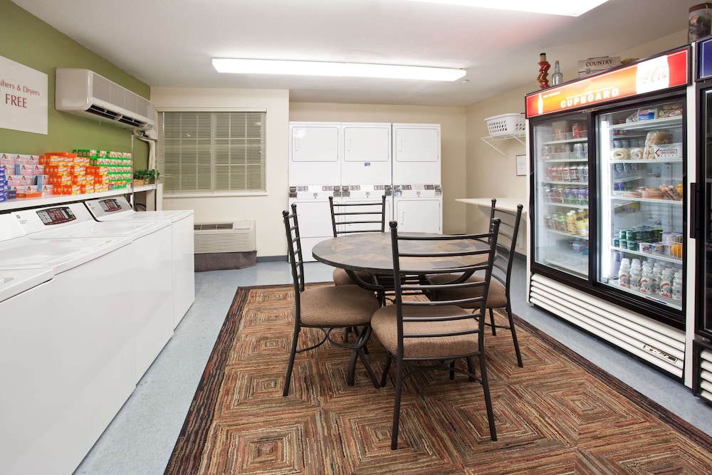 Sonesta Simply Suites Denver West Federal Center 26/38