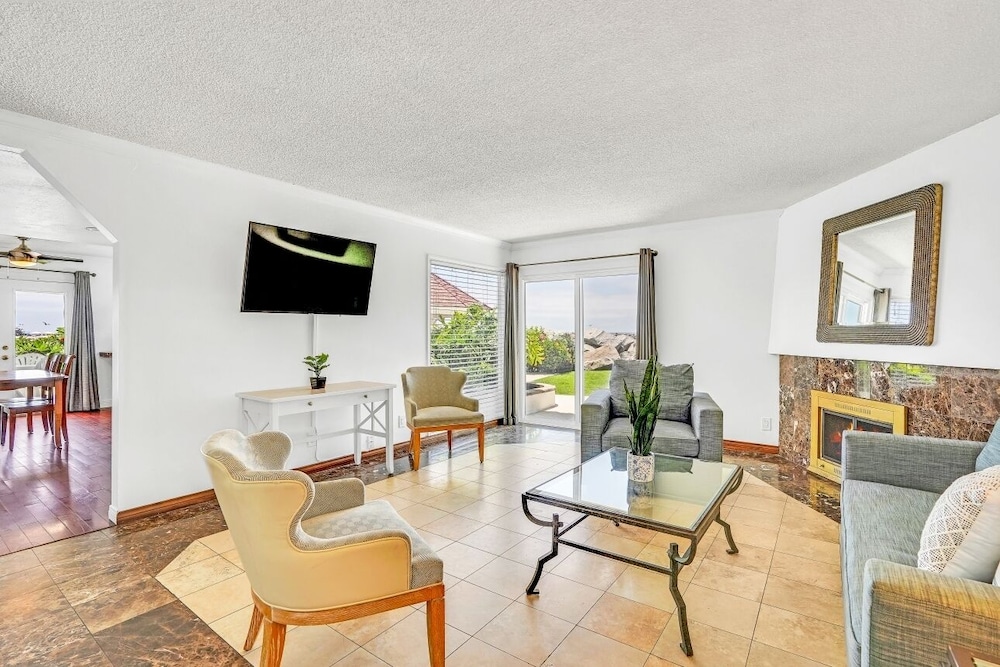 Oceanside Marina Suites 27/43