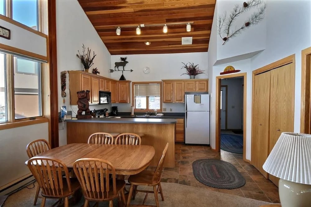 VACATION RENTALS BY BIG SKY RESORT 20/34