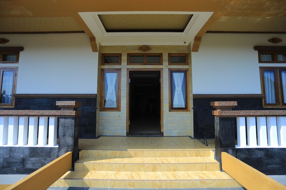 RedDoorz Plus near Lempuyangan Station 4 8/42