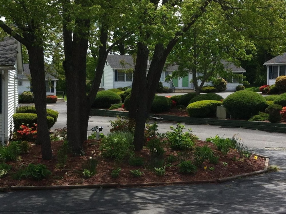 Founder's Brook Motel & Suites 35/48