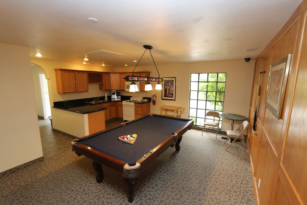 Thunderbird Resort Club 10/30