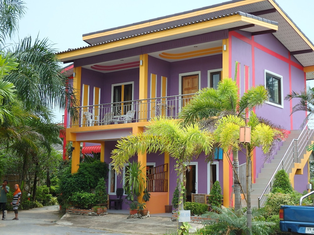 Lanta New Beach Bungalows 3/50