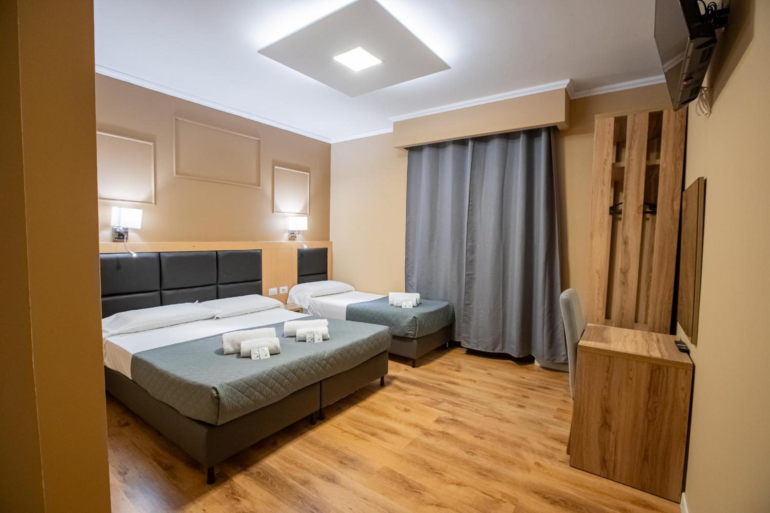 ROOM, TRIPLE