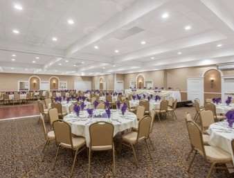 Ramada by Wyndham Fresno North 30/43