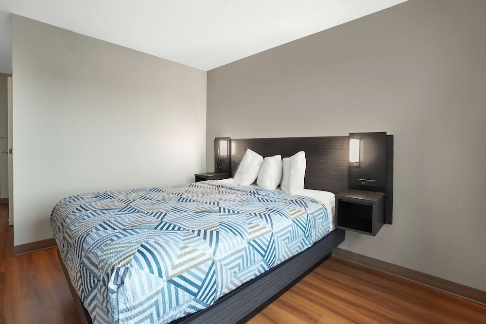 STANDARD, QUEEN BED, ACCESSIBLE