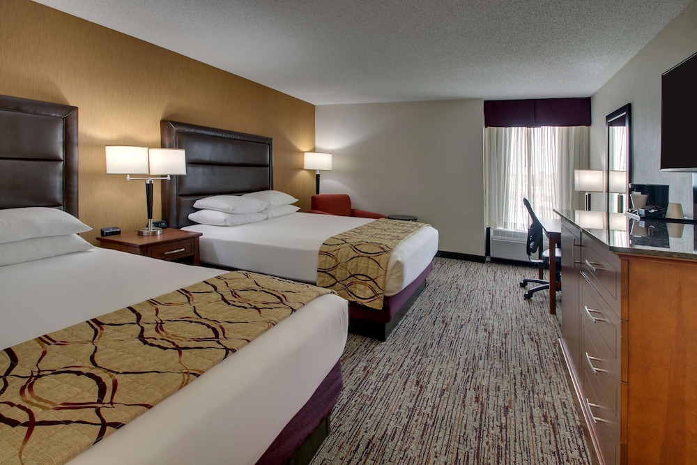 Drury Inn and Suites Evansville East 15/50