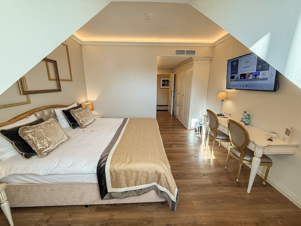 SUPERIOR, KING BED