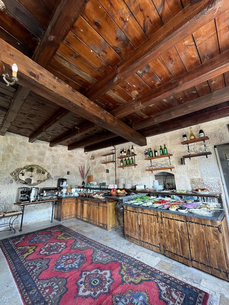 Travellers Cave Pension 12/50