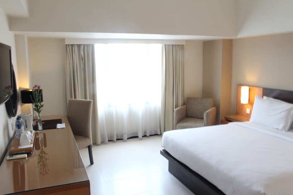 Hotel Santika Pandegiling 9/55