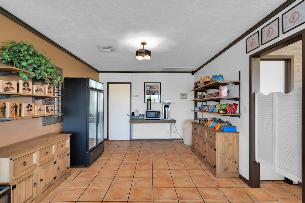 Tombstone Lookout Lodge, SureStay Collection by Best Western 9/49