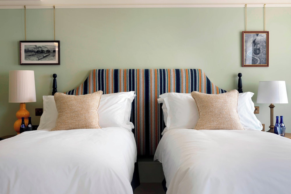 CLASSIC, TWIN BEDS