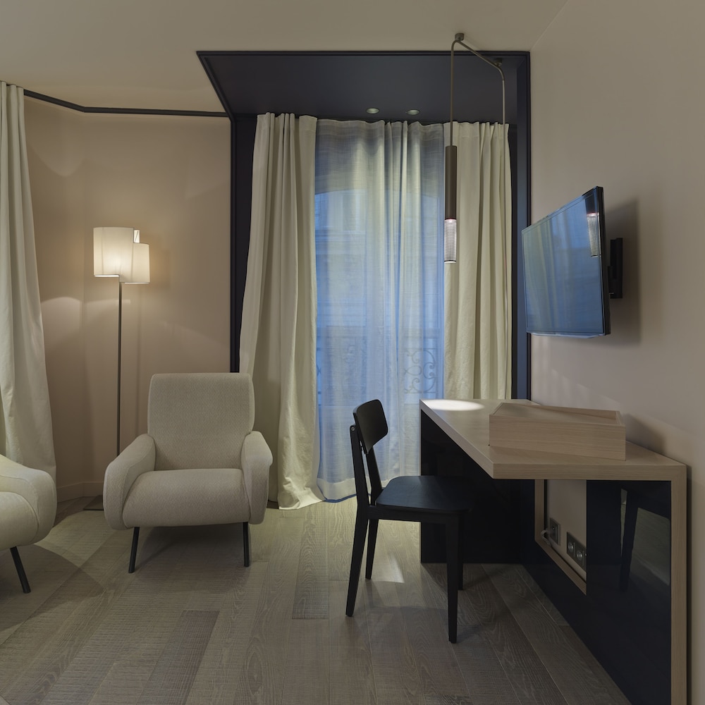 HOTEL DE NELL 39/52