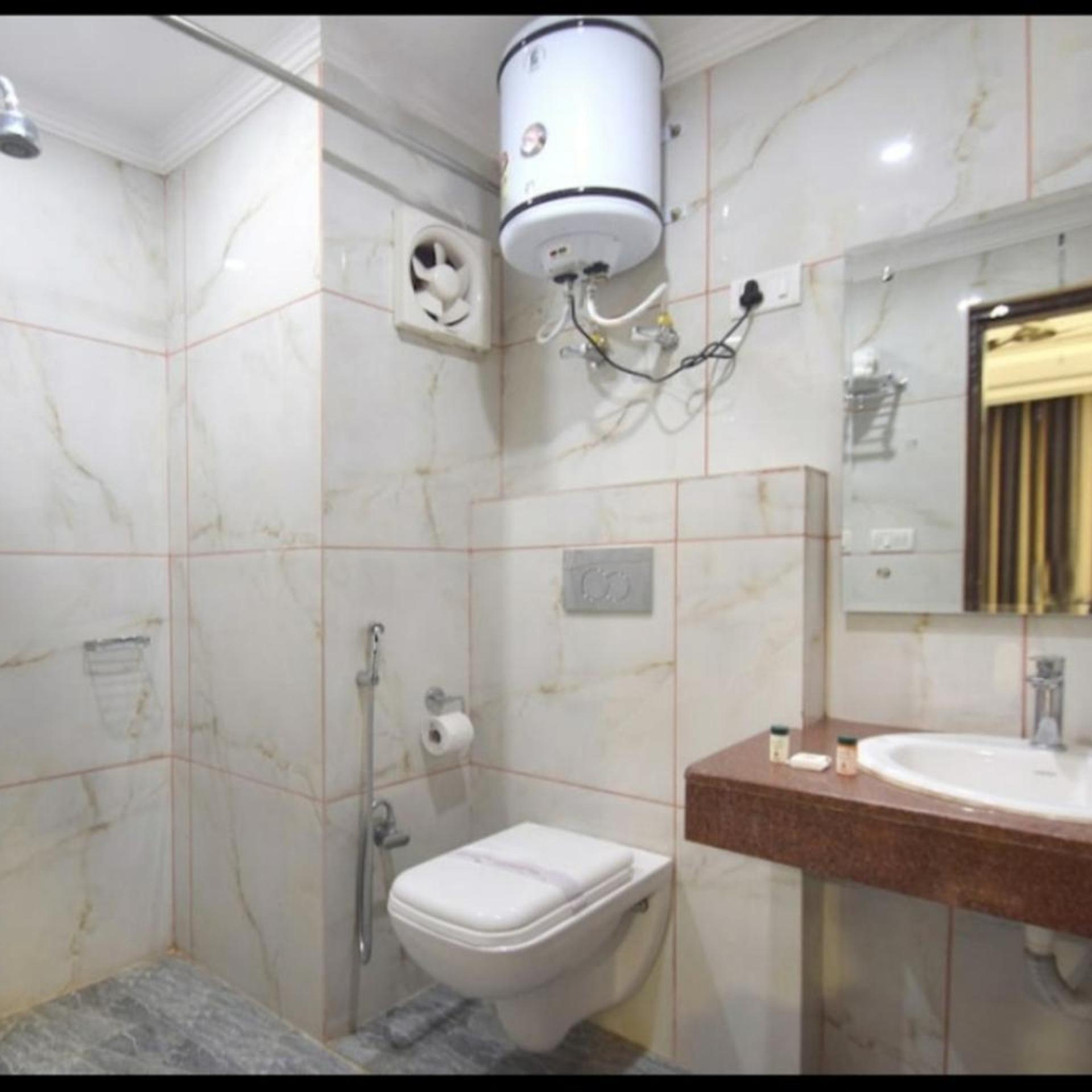 Oyo 4608 Hotel Galaxy 35/39