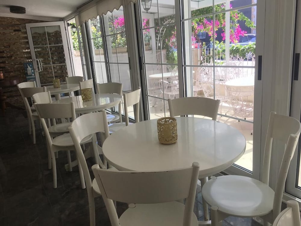 Melaike Otel 61/72