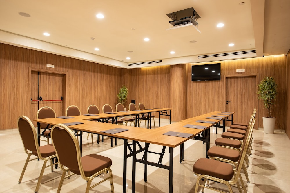Gold Tower Lifestyle Hotel 44/60