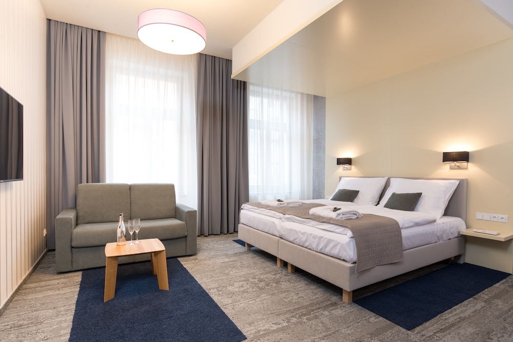 FAIRHOTEL 16/42